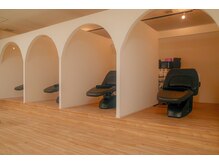 レフバイイルカ 北見(lef by ilka)の雰囲気（シャンプールームはすべて個室空間。贅沢なシャンプースパ体験を）