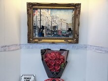 美容室ぽてとの雰囲気（店主の描いた絵画たまに変わるよ）