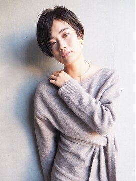 カナン 銀座(CANAAN) 大人ショート。モード前下がりショートスタイル