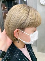 テトヘアー(teto hair) ブリーチ1回、ワイドバング、ホワイトブロンド、ボブ
