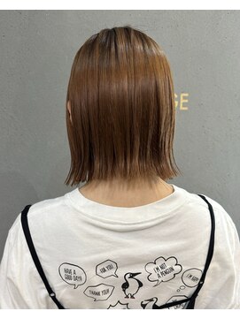 フィルジュ(FiLUGE) ストレートパーマで作る切りっぱなしボブ