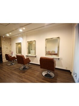 少人数だからこその丁寧な接客と高い技術で、あなたのなりたいを叶えます！ゆったりした時間を過ごせる♪