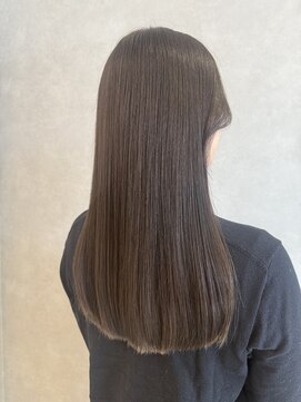 ルーナルーチェ(Luna Luce) 芯から整える“髪質革命ケア”で、しっとり艶めくストレートに