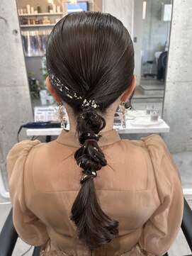 金箔×タイトポニーで大人上品な後ろ姿に☆