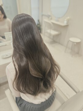 オリーブベージュ