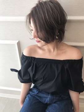 ジアン(GIEN) クラシカル　斜めバング　グレープル　ノーブルショート