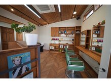 エドワーズ ヘアー 南口(Edward's Hair)の雰囲気(初めてでもリラックスできると好評の雰囲気です。)