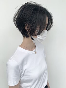 ステア ケース(stair case) 大人かわいい黒髪ハンサムショートボブ耳かけサイドバング