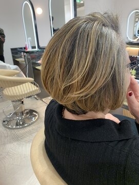 e.m.a プレミアムビューティーサロン 栄駅店(e.m.a PREMIUM BEAUTY SALON) ハイライトカラー×ボブ
