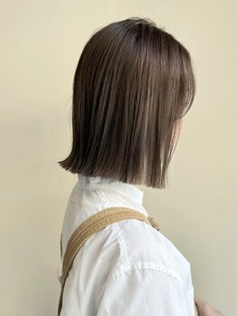 フルリール(fleurir)の写真/髪や頭皮にも優しいアミノ酸カラーを使用！敏感肌の方でも繰り返しカラーできて、上質な色味と質感が◎