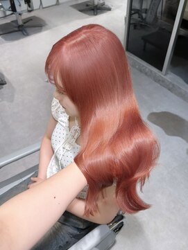 ユニック ウメダ(unique UMEDA) 柔らかい印象のピンクベージュ