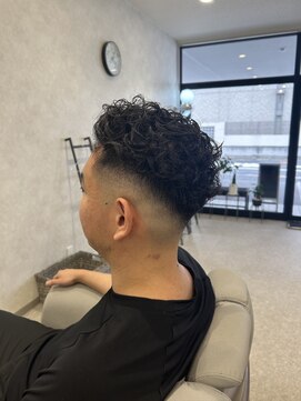 バーバーサンクチュアリ(Barber Sanctuary) 極道パーマxスキンフェード