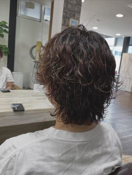 マンプスウタタ (Mumps utata) 波巻きパーマ