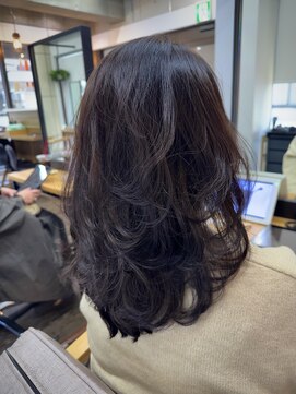 カシー(Casii) 50代60代エレガントレイヤーカットで華やかに