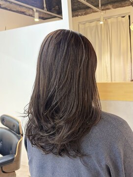 トト 船橋店(toto.) ★ダークアッシュミディアムレイヤーカット大人ガーリー[船橋]