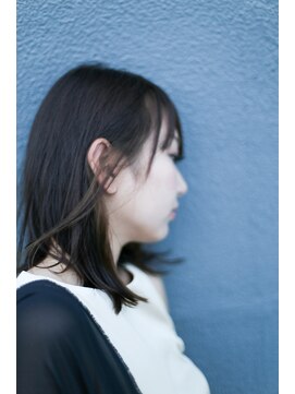 ホワイトルーム(White Room) フリンジカットとネイビーカラー