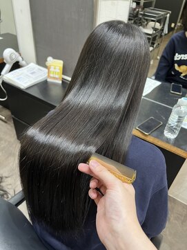 ヨンセンチメートル 野々市店(4ｃｍ) 艶カラーグレーブラック【髪質改善/縮毛矯正/トリートメント】