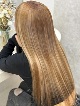 ラビス(Lovis) 黒髪カタログ/ネビージュ/小顔に見せるヘア