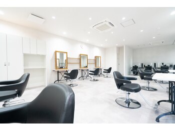 ディックス 佐倉店(dix)の写真/プロの目線でご提案。あなたにぴったりのヘアを。“似合う”を見つける、丁寧なカウンセリング。