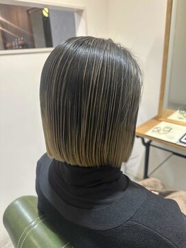 デイジー(Daisy) シャドウルーツボブ