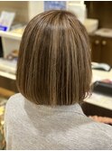白髪を活かすハイライトボブ