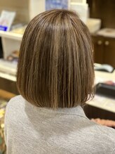 ゼル 一社店(ZELE)&nbsp;白髪を活かすハイライトボブ