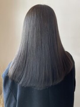 レリコ ニド(Relico-nid) オリーブグレー 髪質オ改善20代30代 大人可愛い艶髪グレー 京都