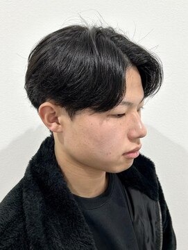 ヒュイル バイ ニアウ(Hwyl by Niau) センターパートメンズカットパーマニュアンスパーマスパイラル