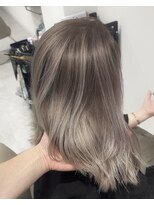 アムドット(Amu.)&nbsp;バレイヤージュケアブリーチダブルカラーレイヤーカット本郷台