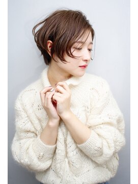 トッカ ヘアアンドトリートメント 難波店 前下がりエアリーショートボブ