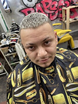 スピナーバルベアリーア(SPINNER BARBERIA) バズニグロ×スキンフェード