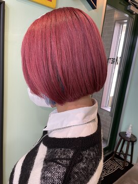 ヴィレッタ(VIRETTA) レッドピンク×切りっぱなしボブ