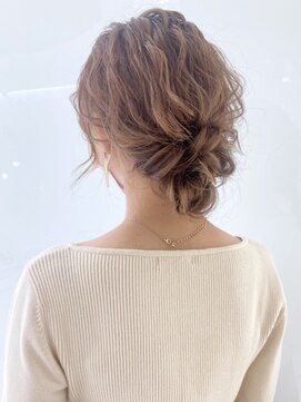 アルバム 渋谷パルコ(ALBUM) シニヨンアレンジ_チェリーブラウンフェミニンロング_ba332141