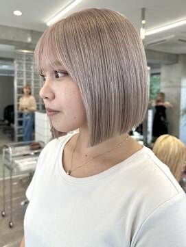 サンクプロジェクト(cinq PROJECT) 韓国風顔周りレイヤーカットミルクティーベージュホワイトカラー