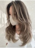 ハイライトカラーミルクティーベージュレイヤーカット