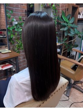 スット 渋谷(slut) くせ毛改善ストレート