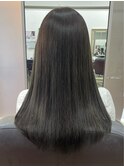 赤みを消して、艶が生まれる。オリーブグレージュカラー