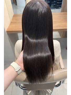 ガリカ 博多(Gallica) <ゲスト>ケアカットとグレージュカラーでつやつやヘア