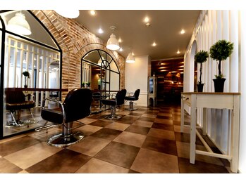 Ursus hair Design by HEADLIGHT 新潟駅南店【アーサス ヘアー デザイン】 