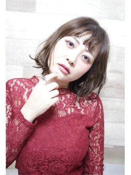 アッシュヘアー ハイライトが可愛い切りっぱなしボブ