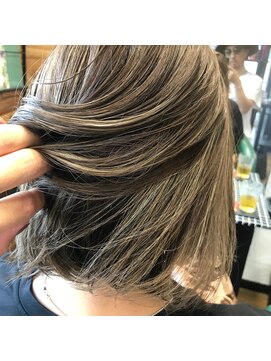 シャラ美容室 フォギーベージュハイライト