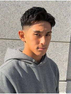 クオンヒール 淀屋橋店(QUON HEAL) スペインカール/スパイキーショート/フェザーパーマ/フェード