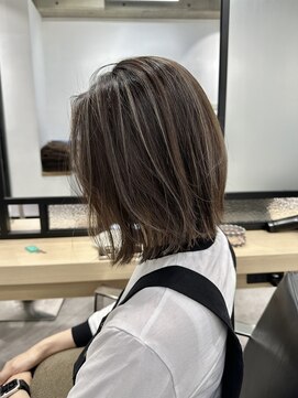 フォーク(FOLK) 白髪ぼかしハイライト×レイヤーボブ