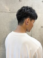 ファム(FAM)&nbsp;メンズパーマ ツーブロック スパイキーショート センターパート