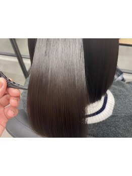 《HPB AWARD 2025 BESTSALON 注目サロン選出》ナチュラルなストレートでコテ巻きもできる柔らかさ◎