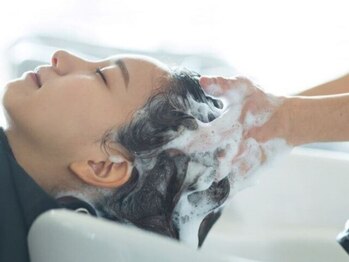 ハーツ(HEARTS)の写真/炭酸泡のヘッドスパで身も心もスッキリしませんか…*頭皮・毛穴を綺麗にして、髪の立ち上がりも実感◎