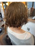 ベージュカラー×くせ毛風ニュアンスパーマ×レイヤーボブ
