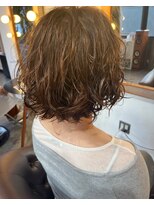 ビハインドザカーテン(BEHIND THE CURTAIN)&nbsp;ベージュカラー×くせ毛風ニュアンスパーマ×レイヤーボブ