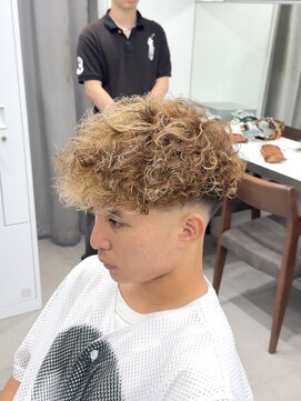 グルーマーズトウキョウ(GROOMER/S TOKYO) スペインカール　海外風　メンズパーマ　ニュアンスパーマ