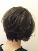 グレージュ×ハイライトが可愛い☆前下がりボブ
